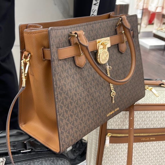 MICHAEL KORS 
Hamilton Medium Logo Satchel
Brown Signature
NWT - Picture 9 of 16